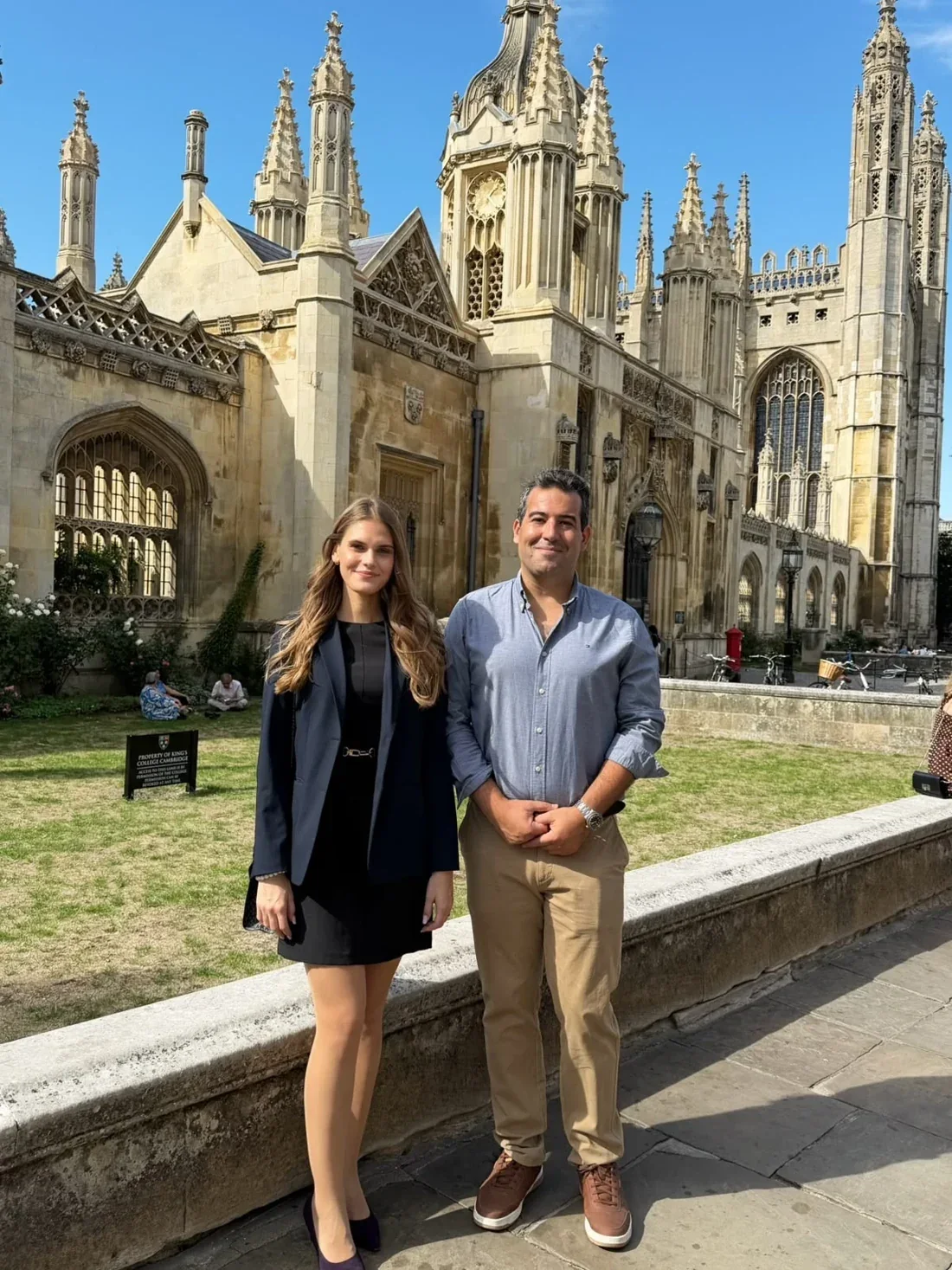 Carlos Cuadrado Gómez-Serranillos y Polina Poloziuk Poloziuk en Cambridge.